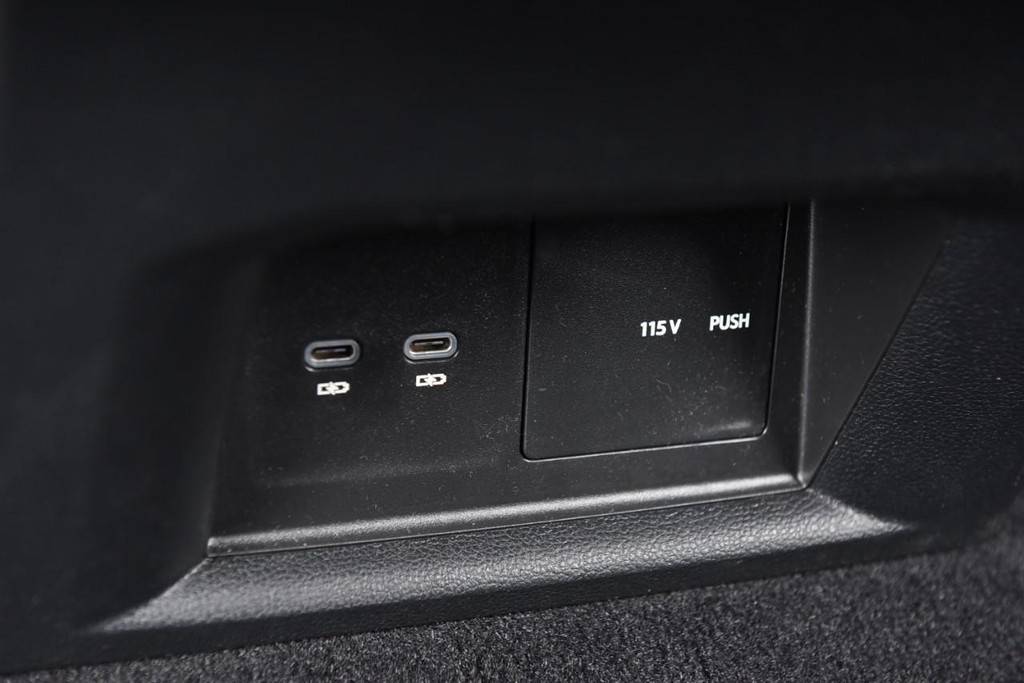 Volkswagen Atlas Cross Sport Vehicle Full-screen Gallery Image 24