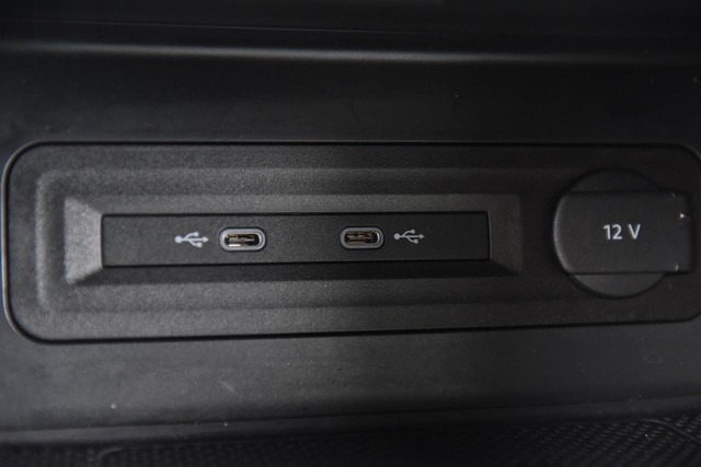 Volkswagen Atlas Cross Sport Vehicle Image 16