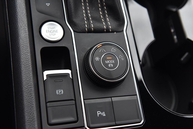 Volkswagen Atlas Cross Sport Vehicle Image 17