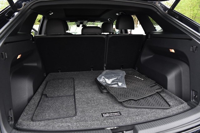 Volkswagen Atlas Cross Sport Vehicle Image 25