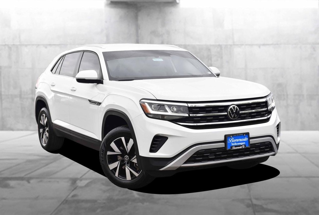 Volkswagen Atlas Cross Sport Vehicle Full-screen Gallery Image 2