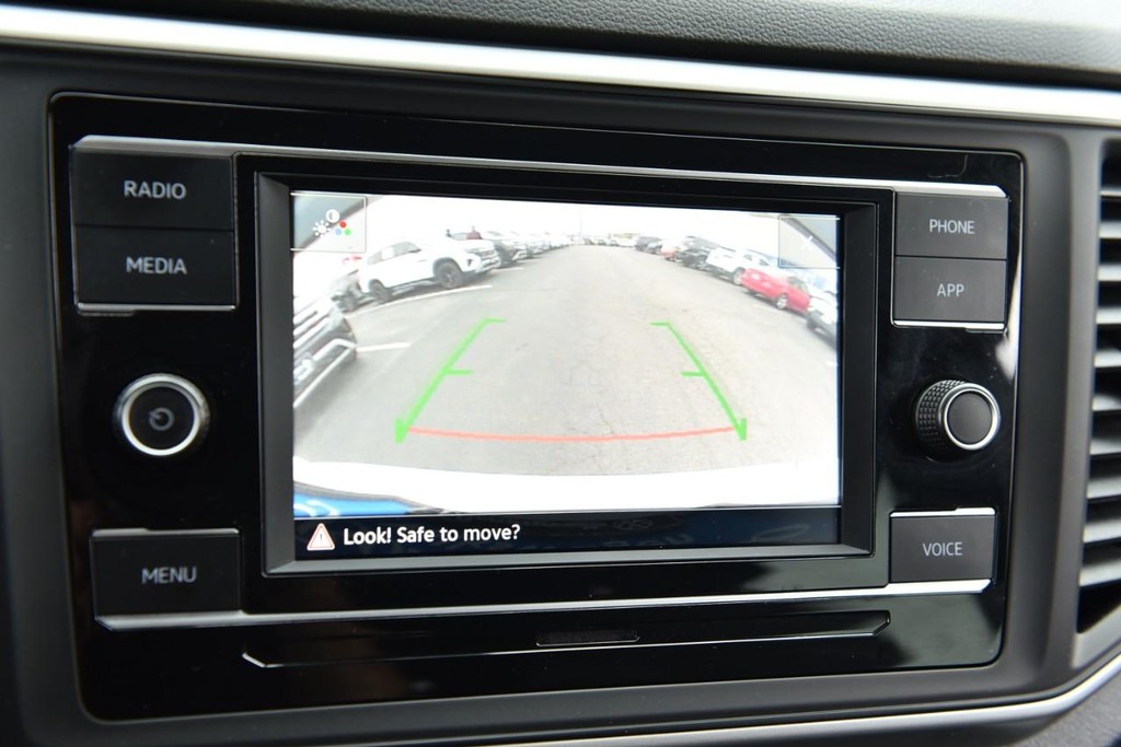 Volkswagen Atlas Cross Sport Vehicle Full-screen Gallery Image 12
