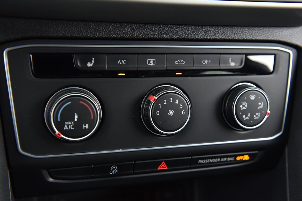 Volkswagen Atlas Cross Sport Vehicle Full-screen Gallery Image 14