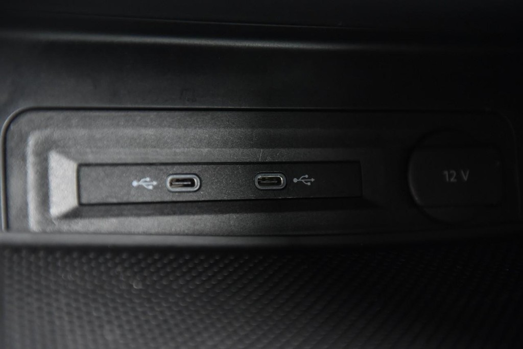 Volkswagen Atlas Cross Sport Vehicle Full-screen Gallery Image 15