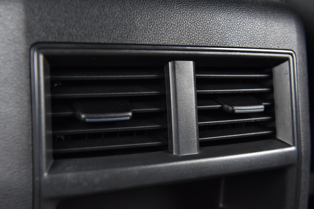 Volkswagen Atlas Cross Sport Vehicle Full-screen Gallery Image 21