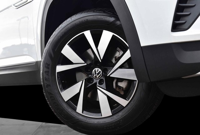Volkswagen Atlas Cross Sport Vehicle Image 03