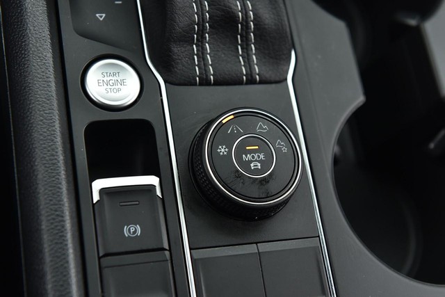 Volkswagen Atlas Cross Sport Vehicle Image 16