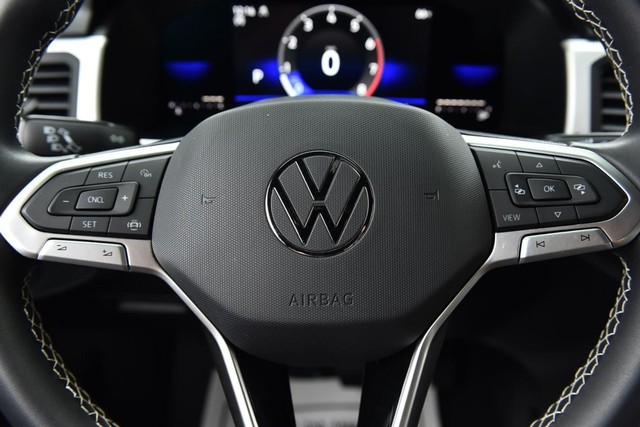 Volkswagen Atlas Cross Sport Vehicle Image 17