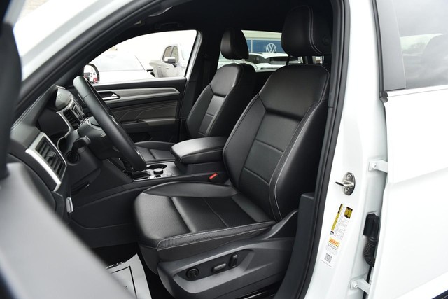 Volkswagen Atlas Cross Sport Vehicle Image 18