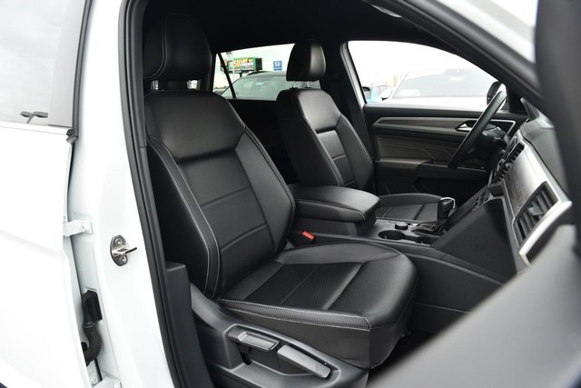 Volkswagen Atlas Cross Sport Vehicle Image 19