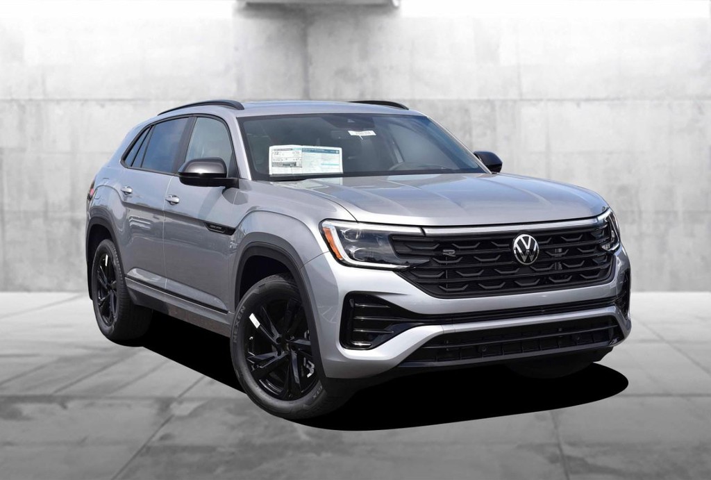 Volkswagen Atlas Cross Sport Vehicle Full-screen Gallery Image 2