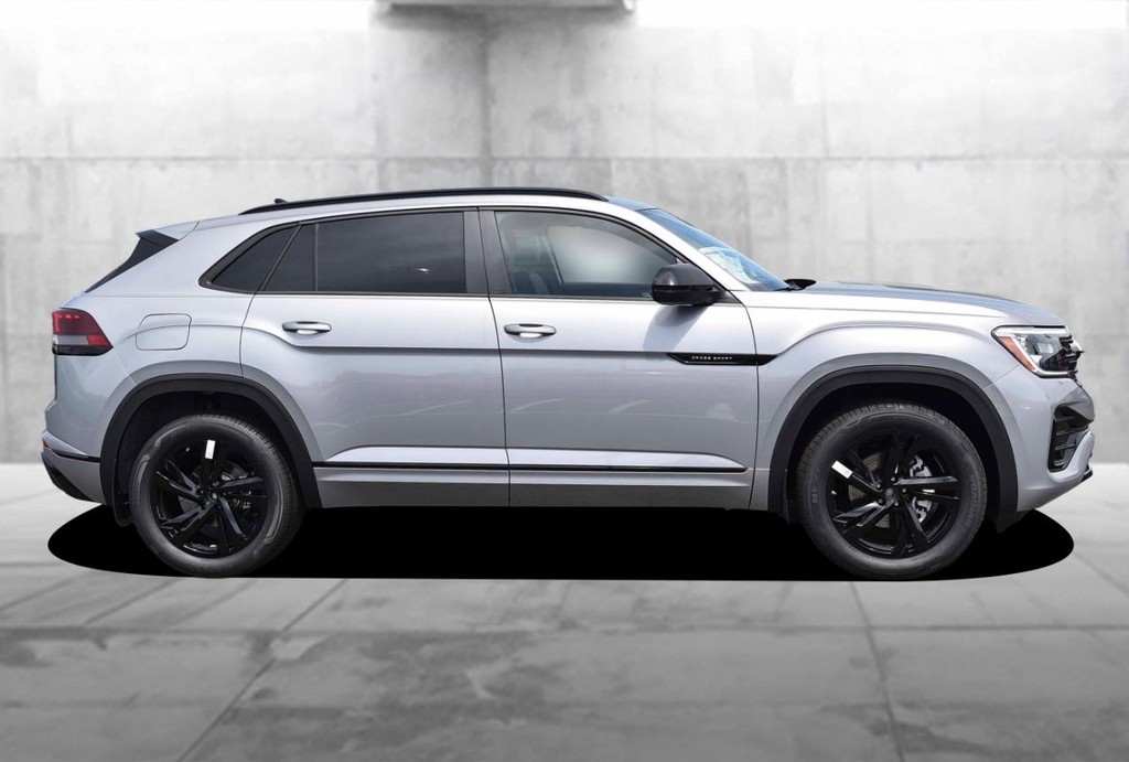 Volkswagen Atlas Cross Sport Vehicle Full-screen Gallery Image 5