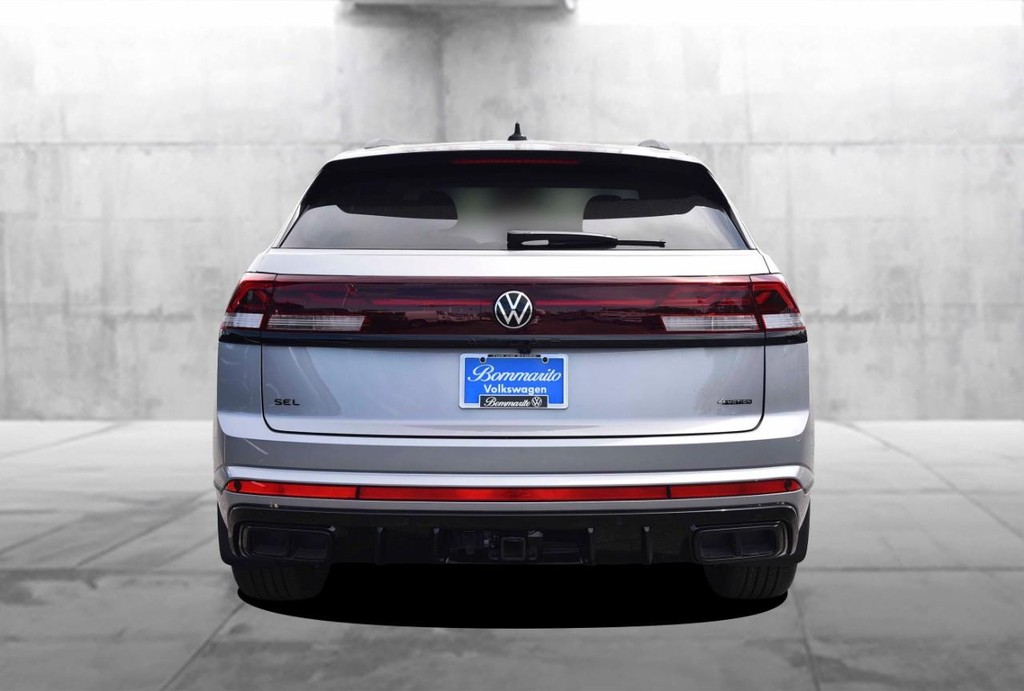 Volkswagen Atlas Cross Sport Vehicle Full-screen Gallery Image 6