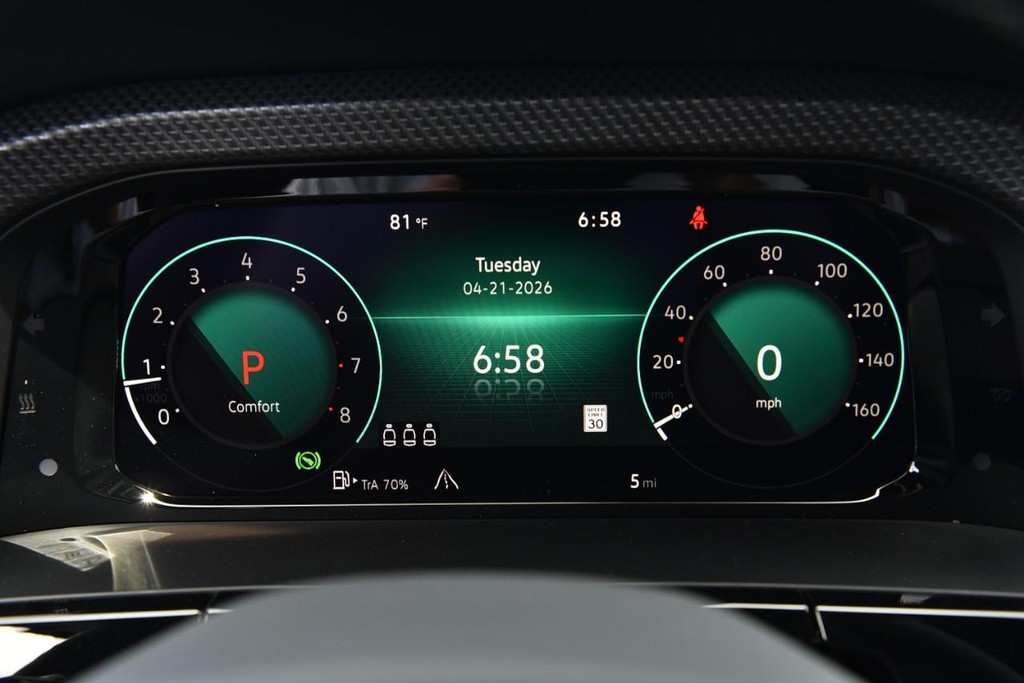 Volkswagen Atlas Cross Sport Vehicle Full-screen Gallery Image 11