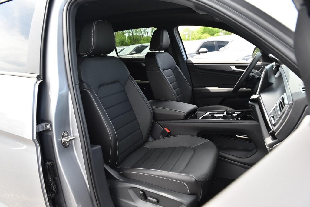 Volkswagen Atlas Cross Sport Vehicle Full-screen Gallery Image 19