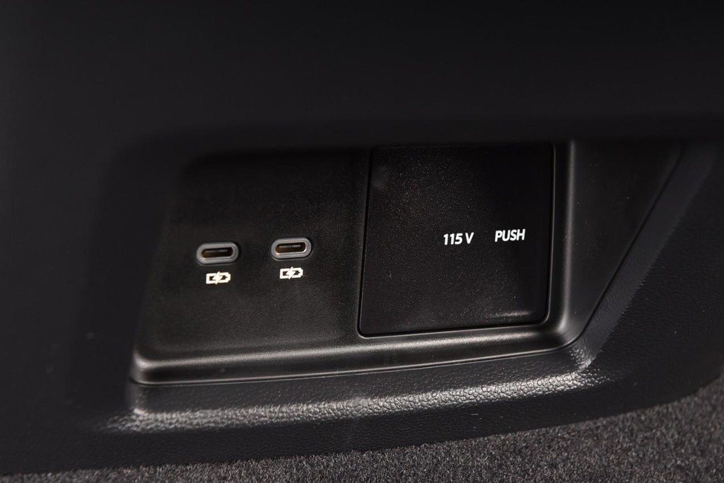 Volkswagen Atlas Cross Sport Vehicle Full-screen Gallery Image 23
