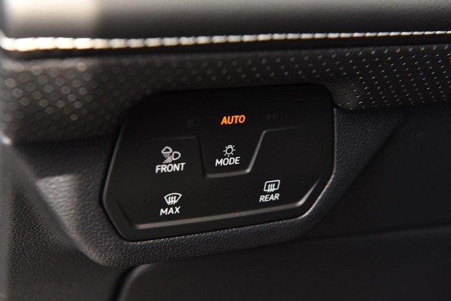 Volkswagen Atlas Cross Sport Vehicle Image 10