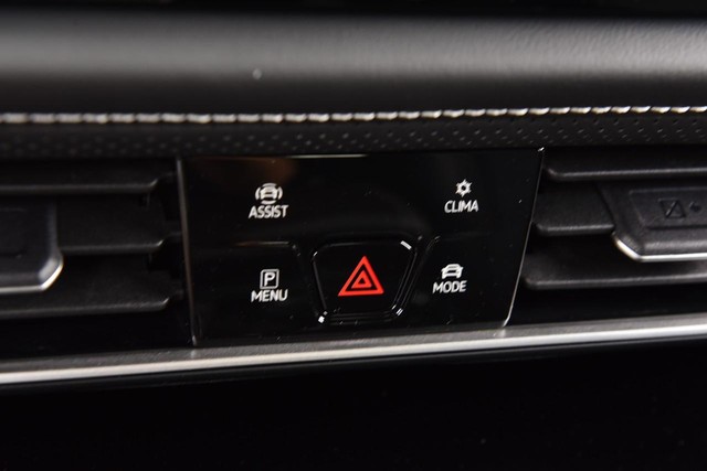 Volkswagen Atlas Cross Sport Vehicle Image 14