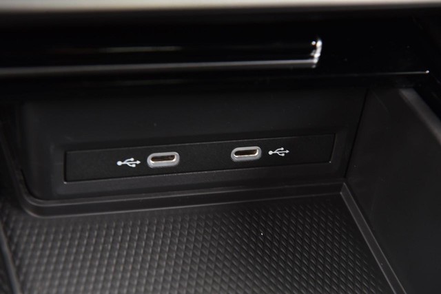 Volkswagen Atlas Cross Sport Vehicle Image 15