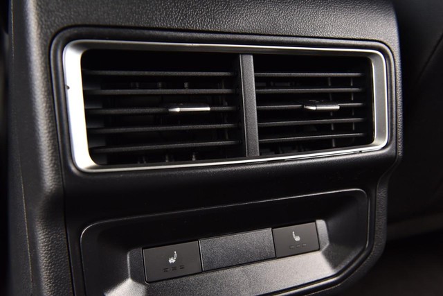 Volkswagen Atlas Cross Sport Vehicle Image 22