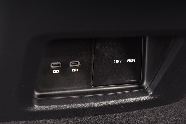 Volkswagen Atlas Cross Sport Vehicle Image 23