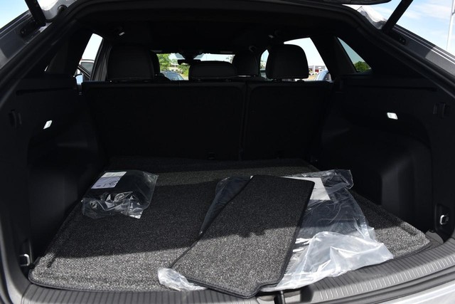 Volkswagen Atlas Cross Sport Vehicle Image 24