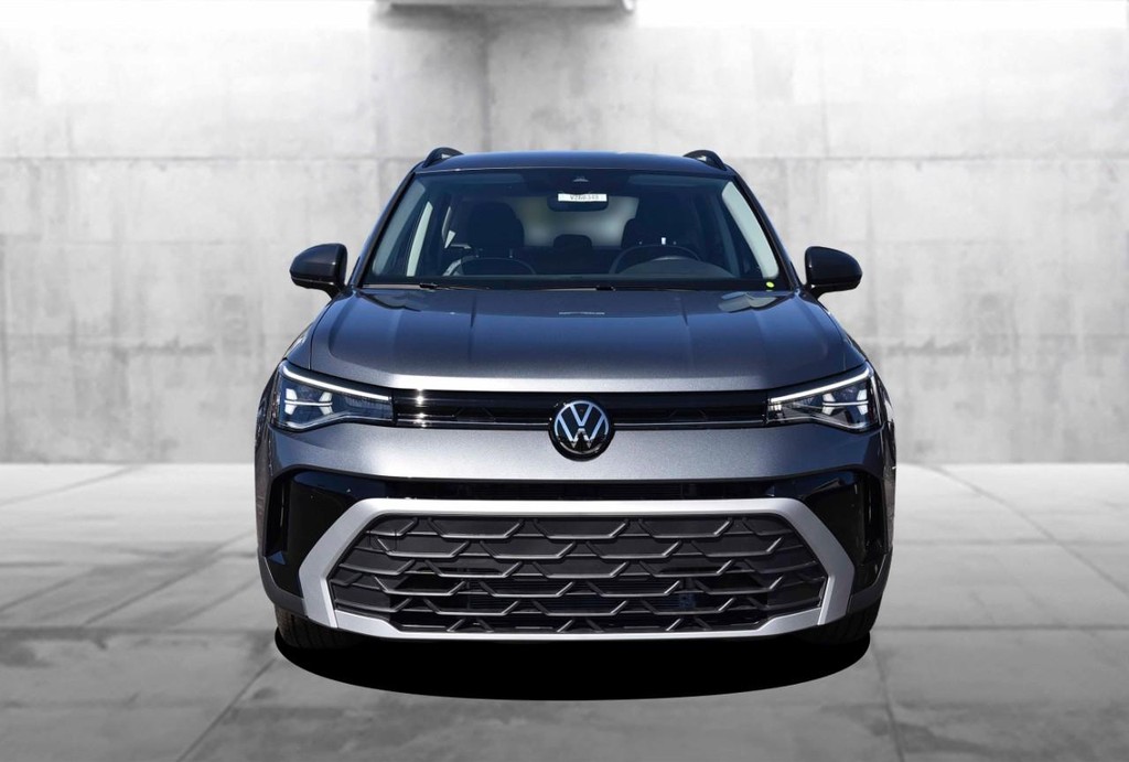 Volkswagen Taos Vehicle Full-screen Gallery Image 4