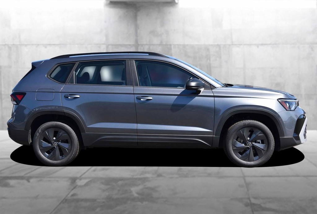Volkswagen Taos Vehicle Full-screen Gallery Image 5