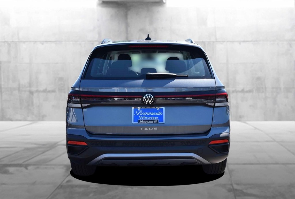 Volkswagen Taos Vehicle Full-screen Gallery Image 6