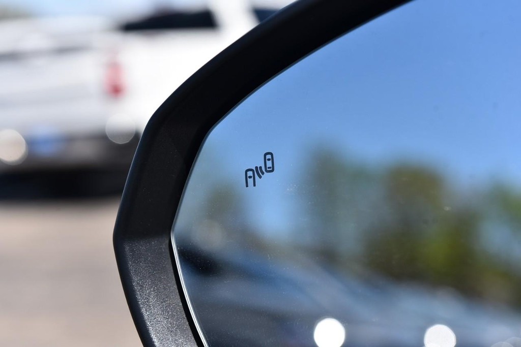 Volkswagen Taos Vehicle Full-screen Gallery Image 9