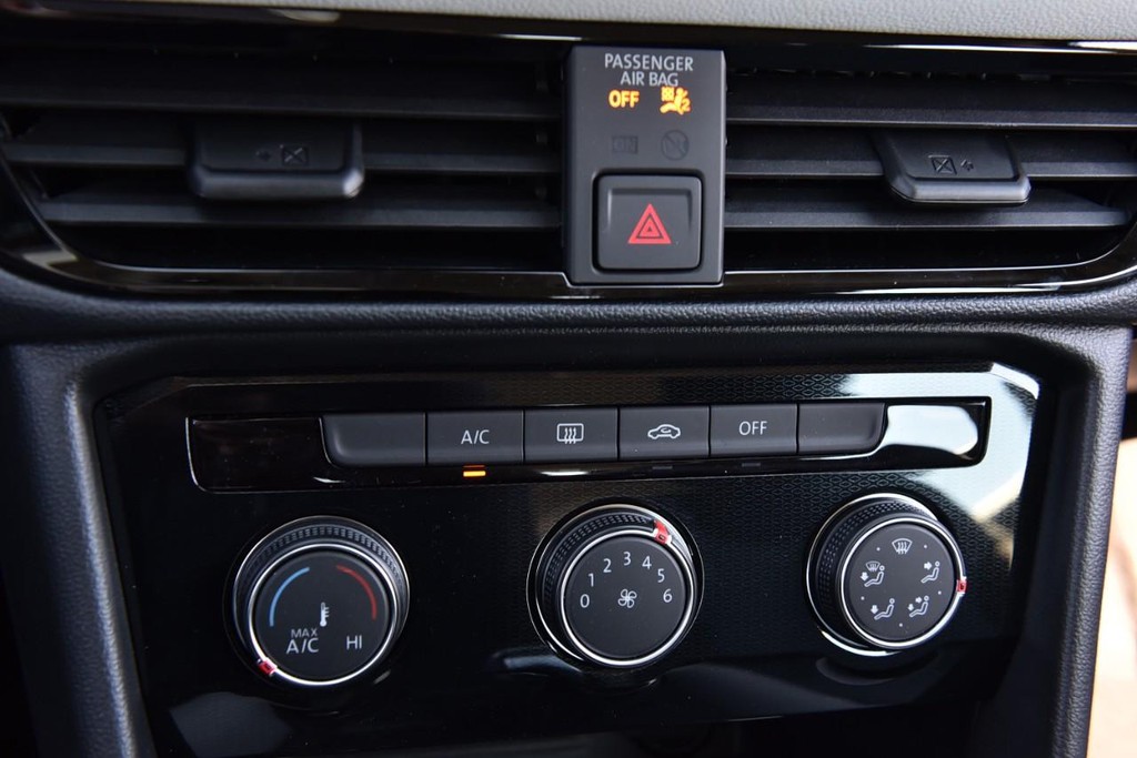 Volkswagen Taos Vehicle Full-screen Gallery Image 14