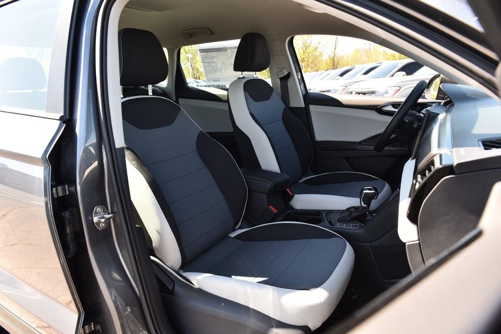 Volkswagen Taos Vehicle Full-screen Gallery Image 19