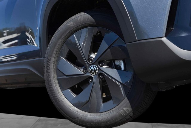 Volkswagen Taos Vehicle Image 03