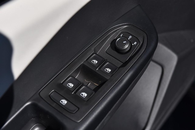 Volkswagen Taos Vehicle Image 08