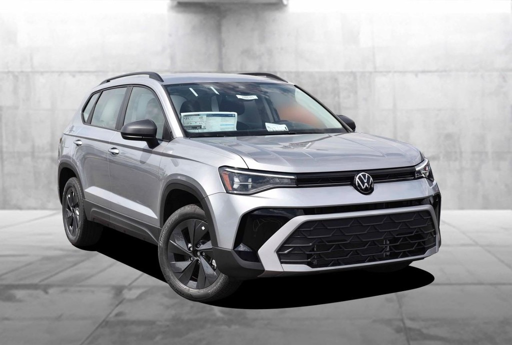 Volkswagen Taos Vehicle Full-screen Gallery Image 2