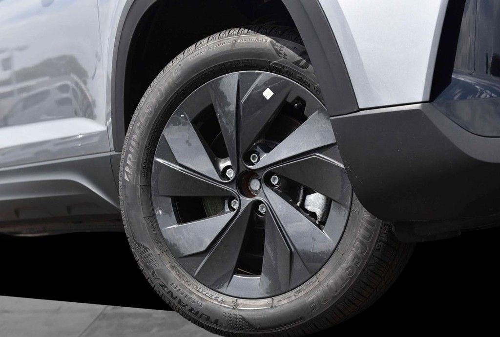 Volkswagen Taos Vehicle Full-screen Gallery Image 3