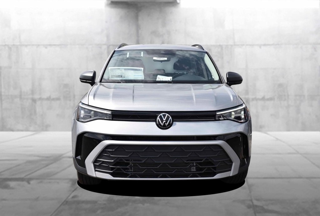 Volkswagen Taos Vehicle Full-screen Gallery Image 4
