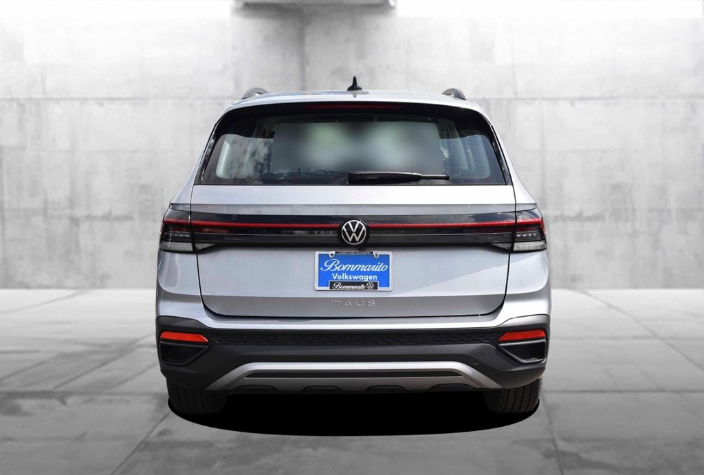 Volkswagen Taos Vehicle Full-screen Gallery Image 6