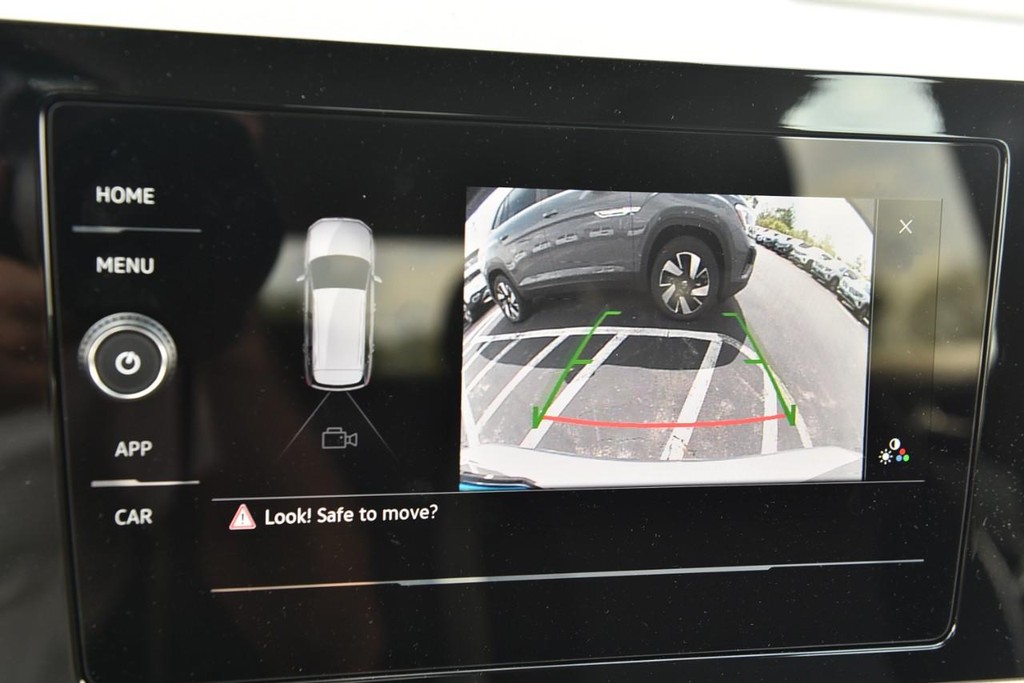 Volkswagen Taos Vehicle Full-screen Gallery Image 12