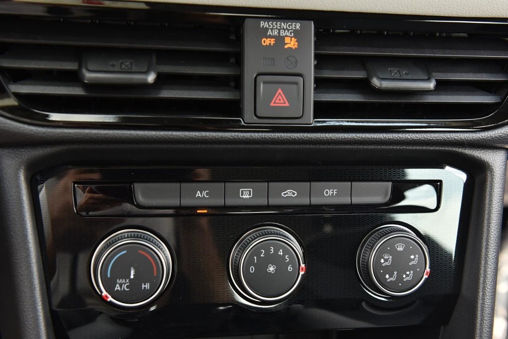 Volkswagen Taos Vehicle Full-screen Gallery Image 14