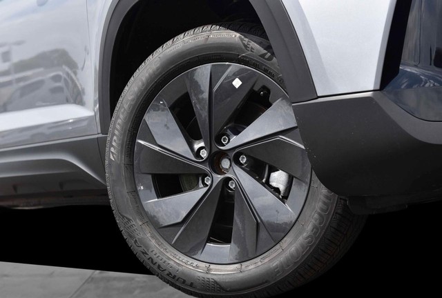 Volkswagen Taos Vehicle Image 03