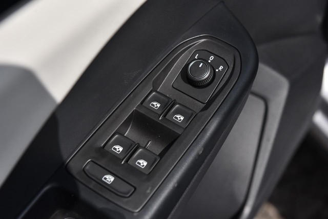 Volkswagen Taos Vehicle Image 08