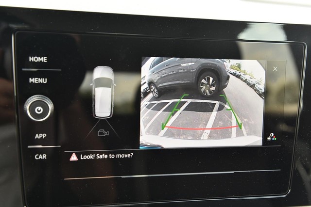 Volkswagen Taos Vehicle Image 12