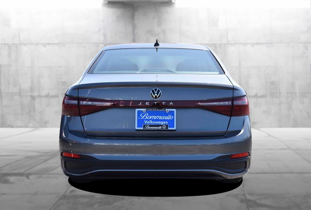 Volkswagen Jetta Vehicle Full-screen Gallery Image 6