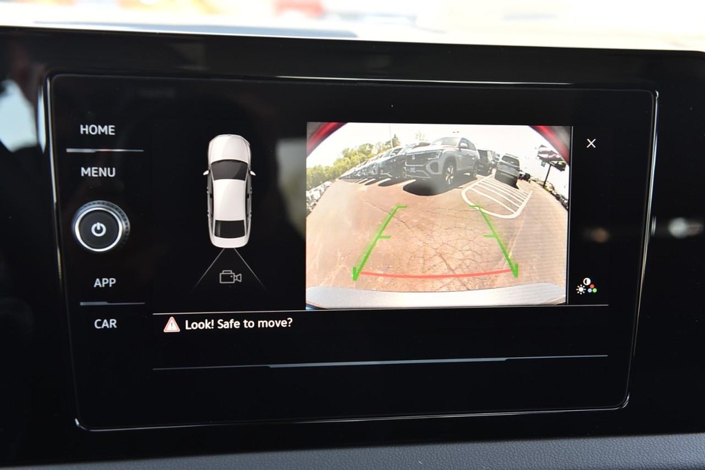 Volkswagen Jetta Vehicle Full-screen Gallery Image 13