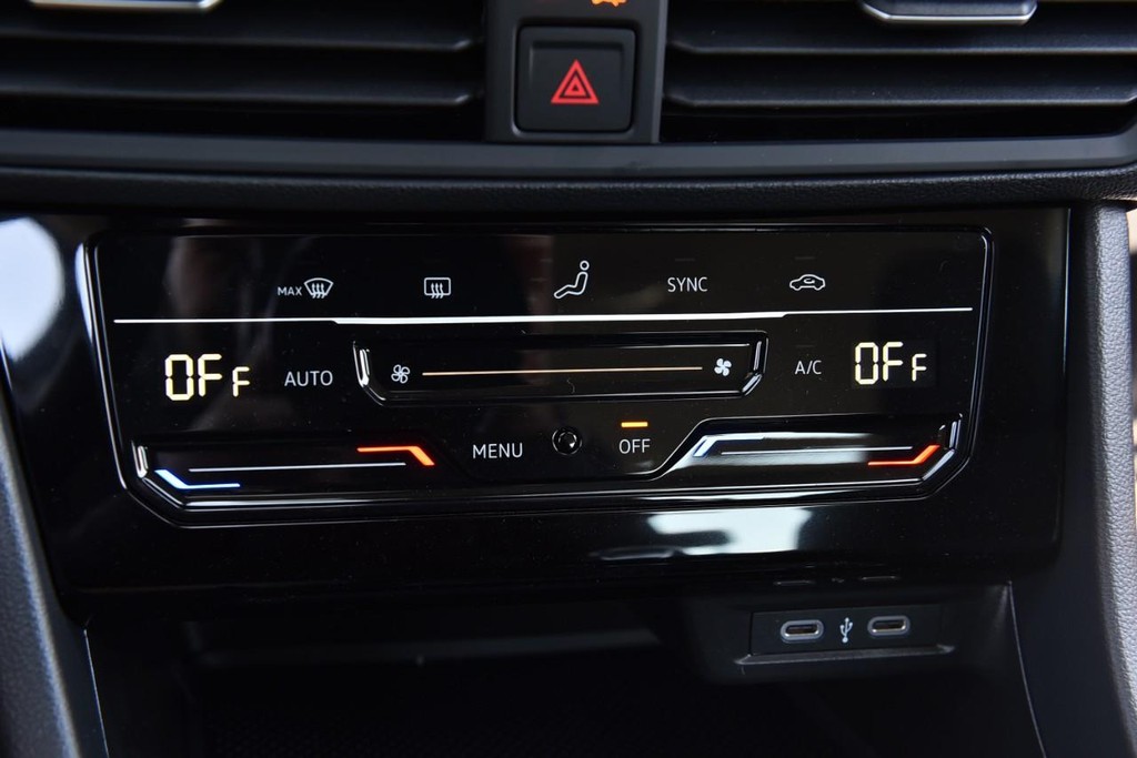 Volkswagen Jetta Vehicle Full-screen Gallery Image 15