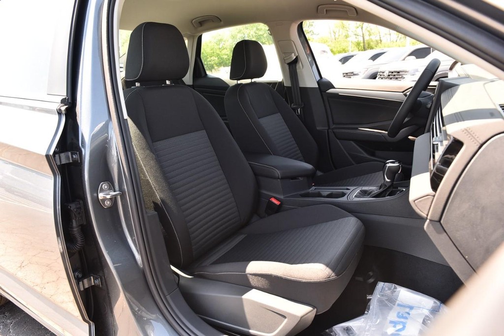 Volkswagen Jetta Vehicle Full-screen Gallery Image 20