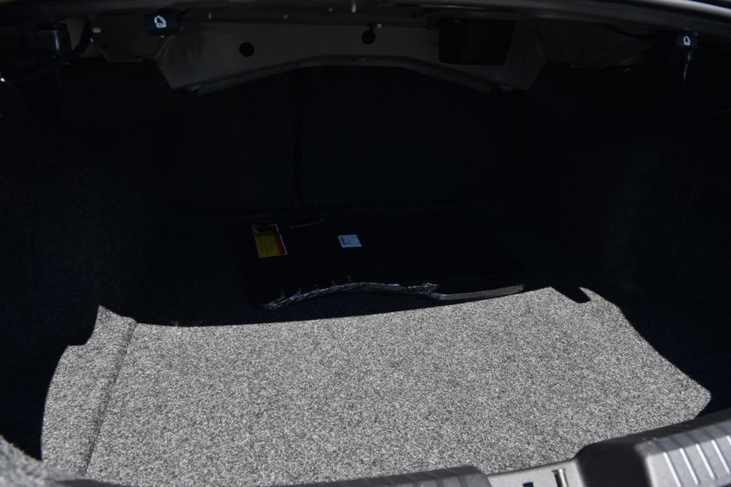 Volkswagen Jetta Vehicle Full-screen Gallery Image 22