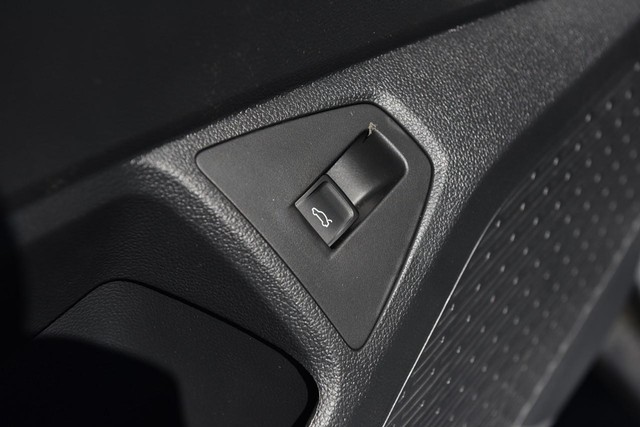 Volkswagen Jetta Vehicle Image 09