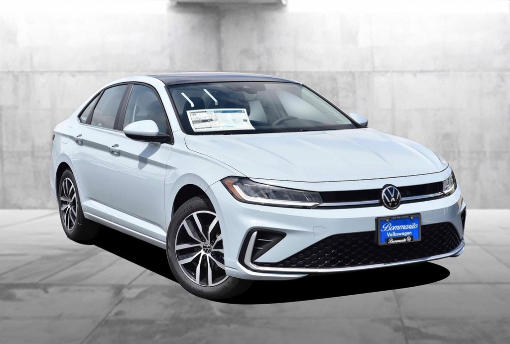 Volkswagen Jetta Vehicle Full-screen Gallery Image 2